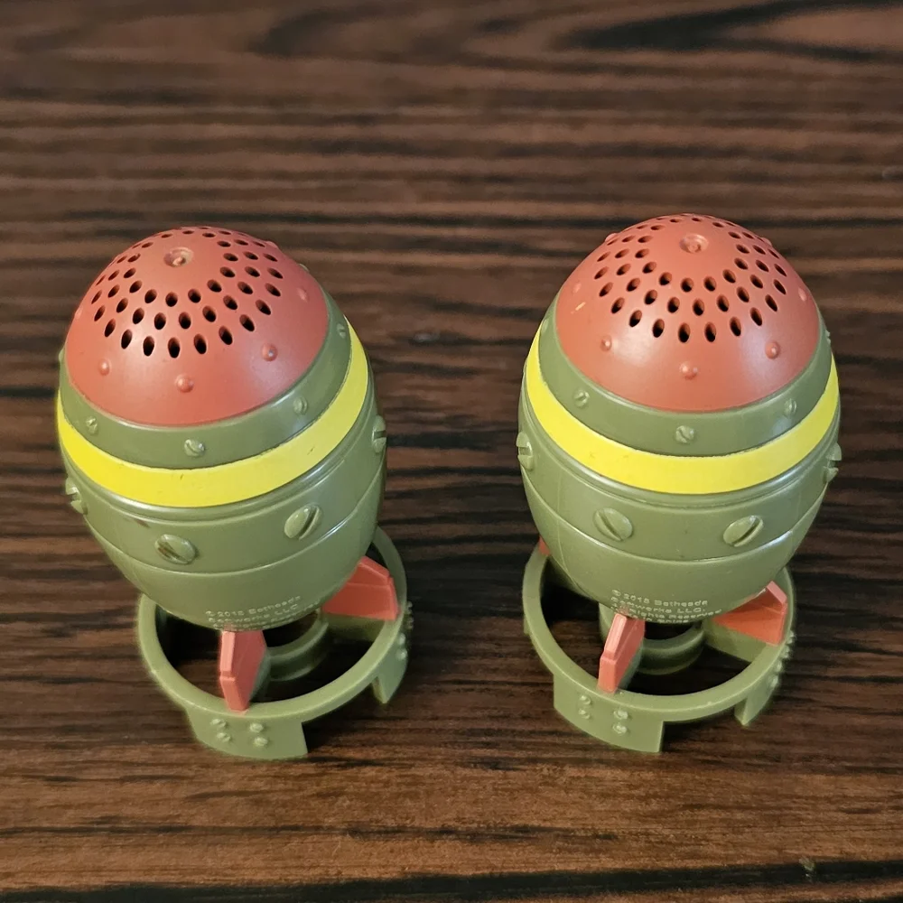 Fallout Mini Nuke Salt and Pepper Shaker - Picture 3 of 3